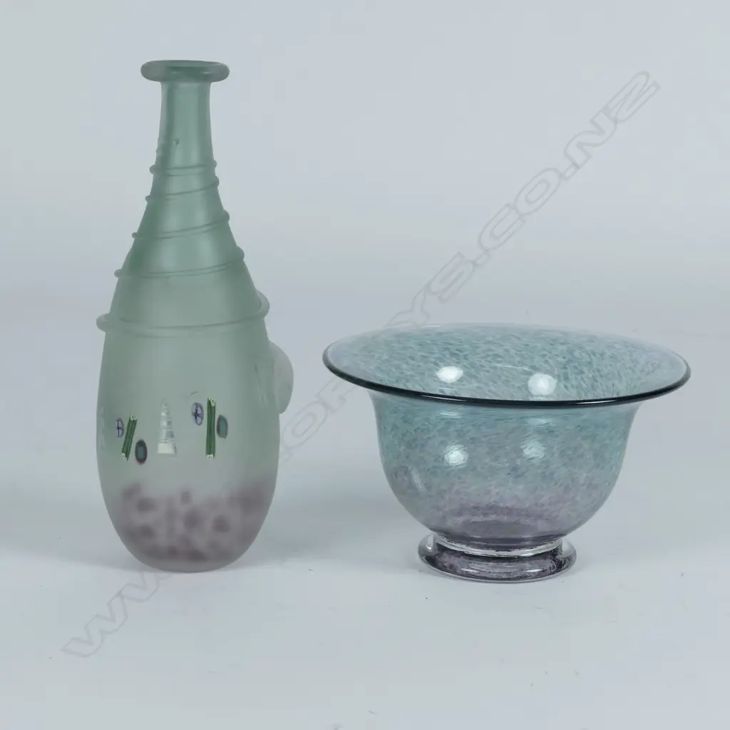 A Peter Viesnik glass bottle vase Image 1++
