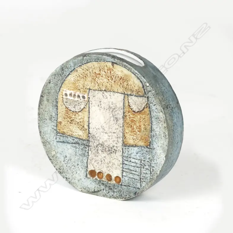 A Troika pottery vase Image 1++