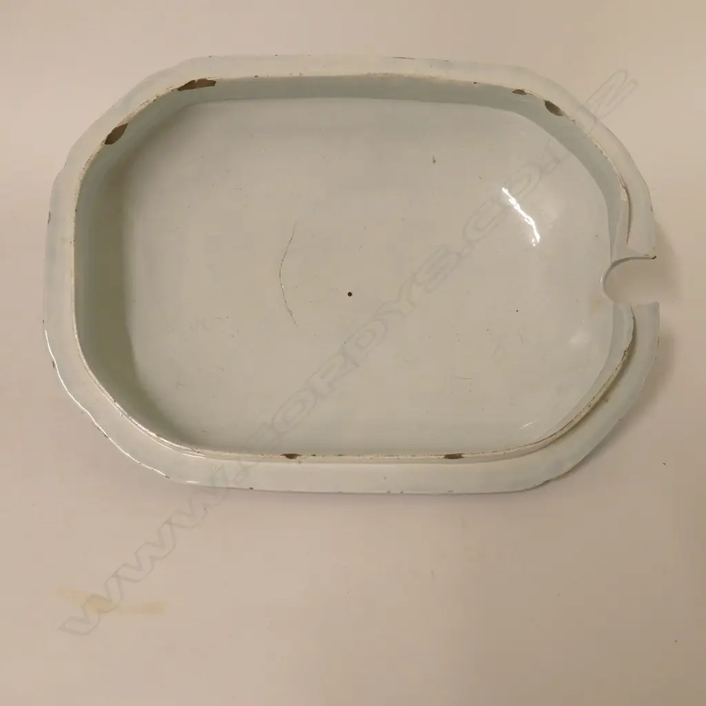 An early 19thC whiteware 'Blue Willow' pattern lidded soup tureen Image 1++