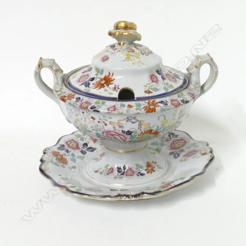 A 19thC Mason's Ironstone sauce tureen and stand Image 1++
