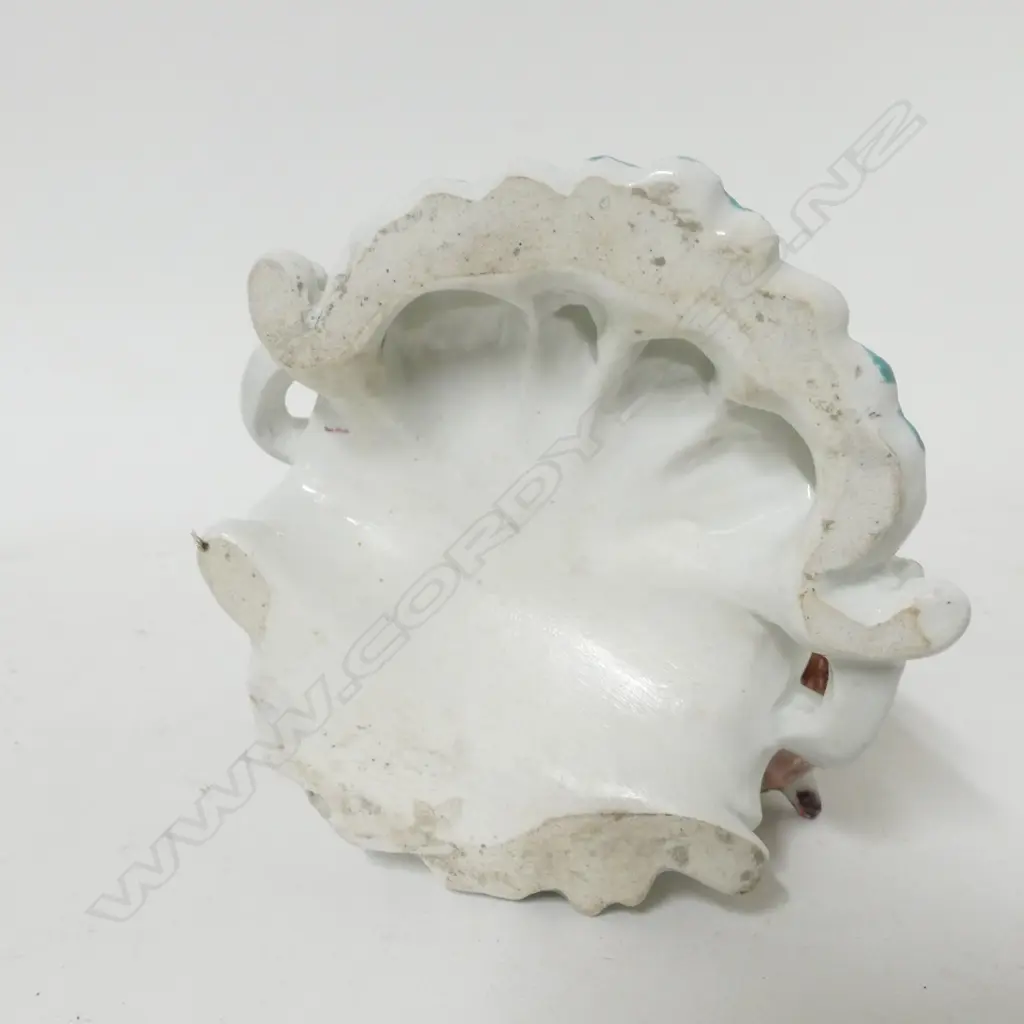 An 18thC Derby figurine Image 1++