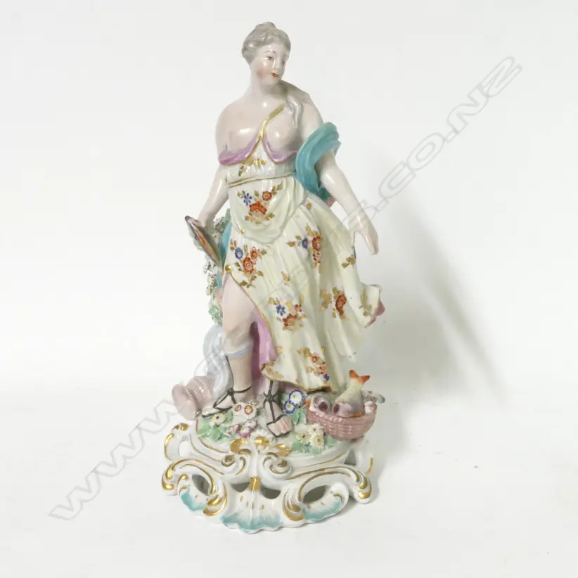 An 18thC Derby figurine Image 1++