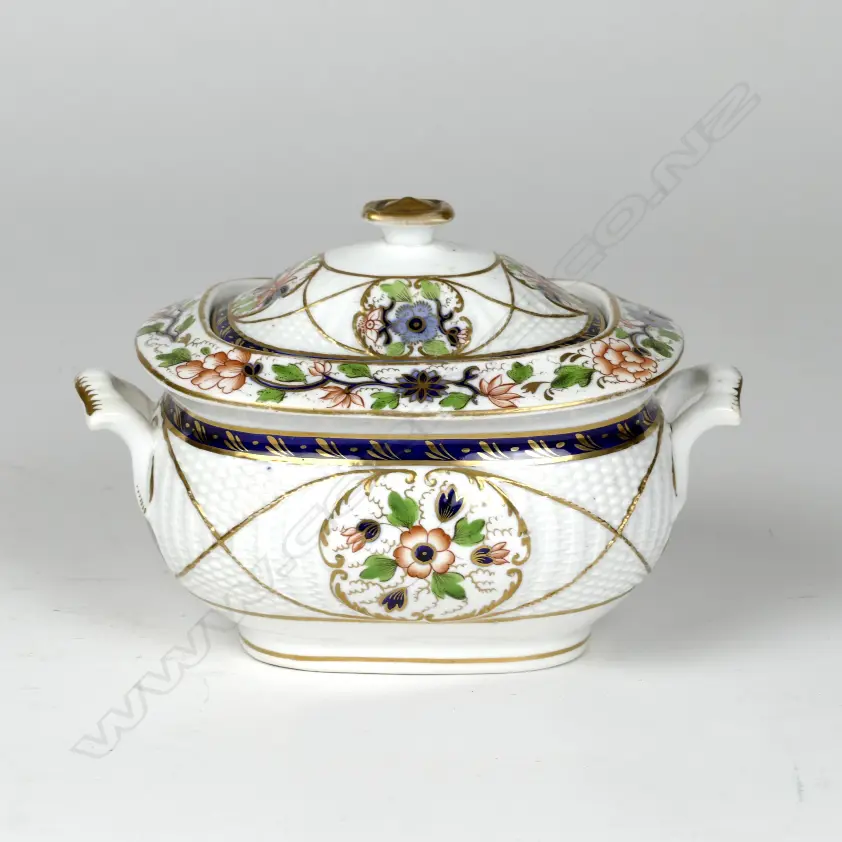A Regency Newhall lidded sugar bowl Image 1++