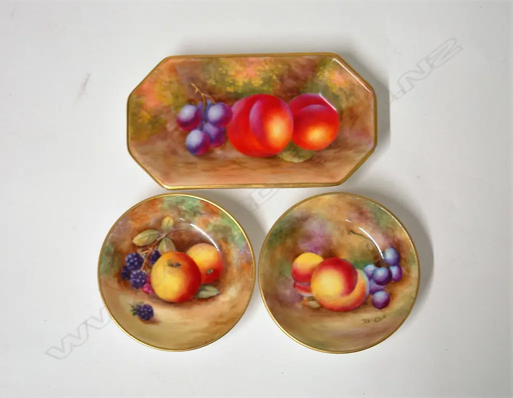 Three small Royal Worcester fruit painted dishes Image 1++