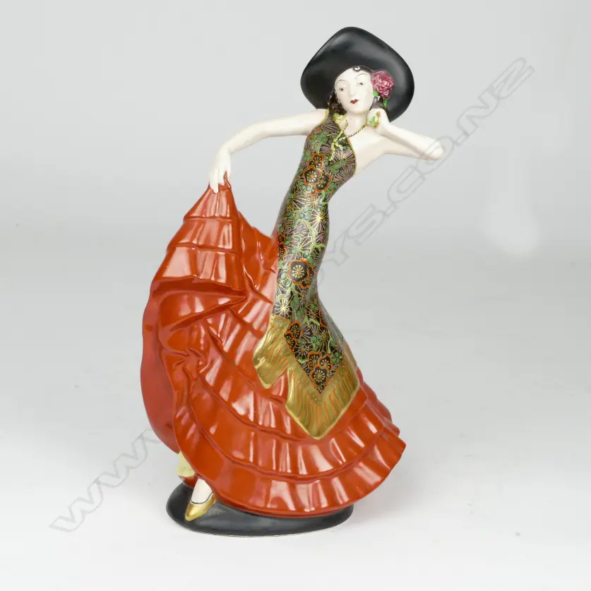 A Crown Devon Art Deco figurine Image 1++