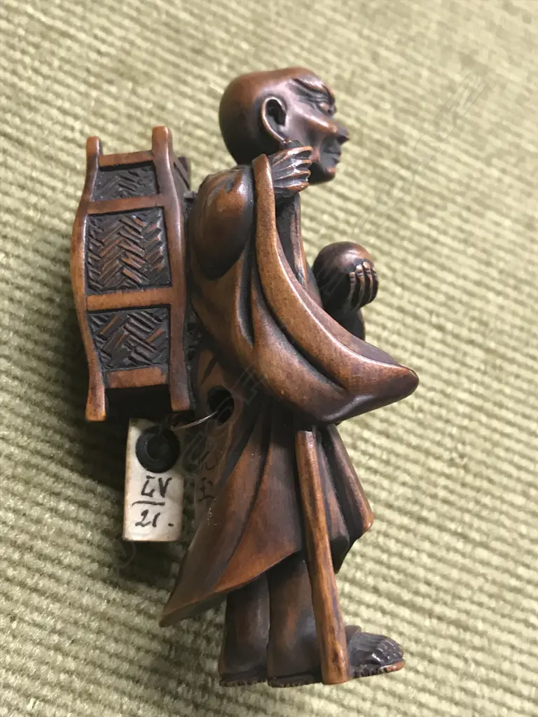 An old finely carved Japanese boxwood netsuke of a Sennin Image 1++