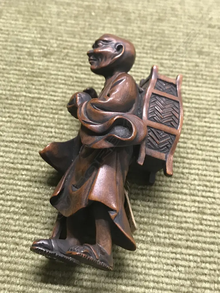 An old finely carved Japanese boxwood netsuke of a Sennin Image 1++