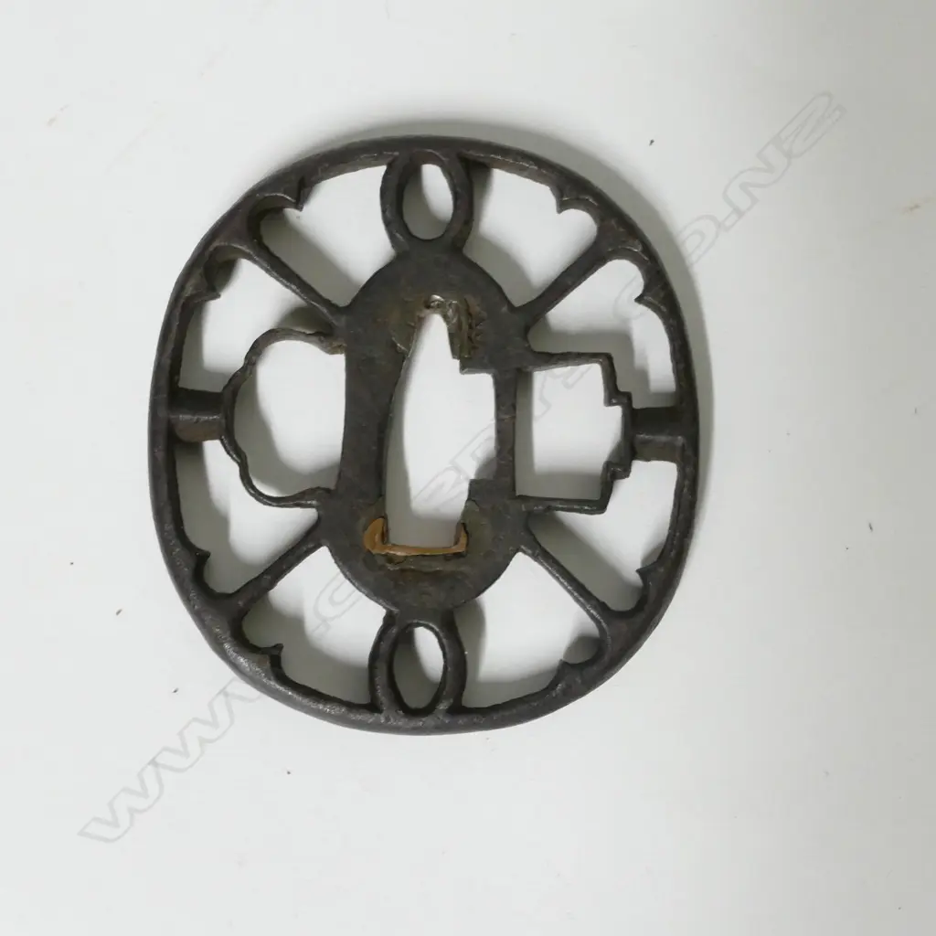 A tsuba Image 1++