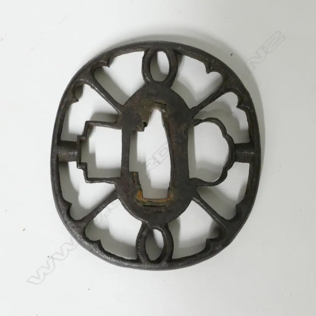 A tsuba Image 1++