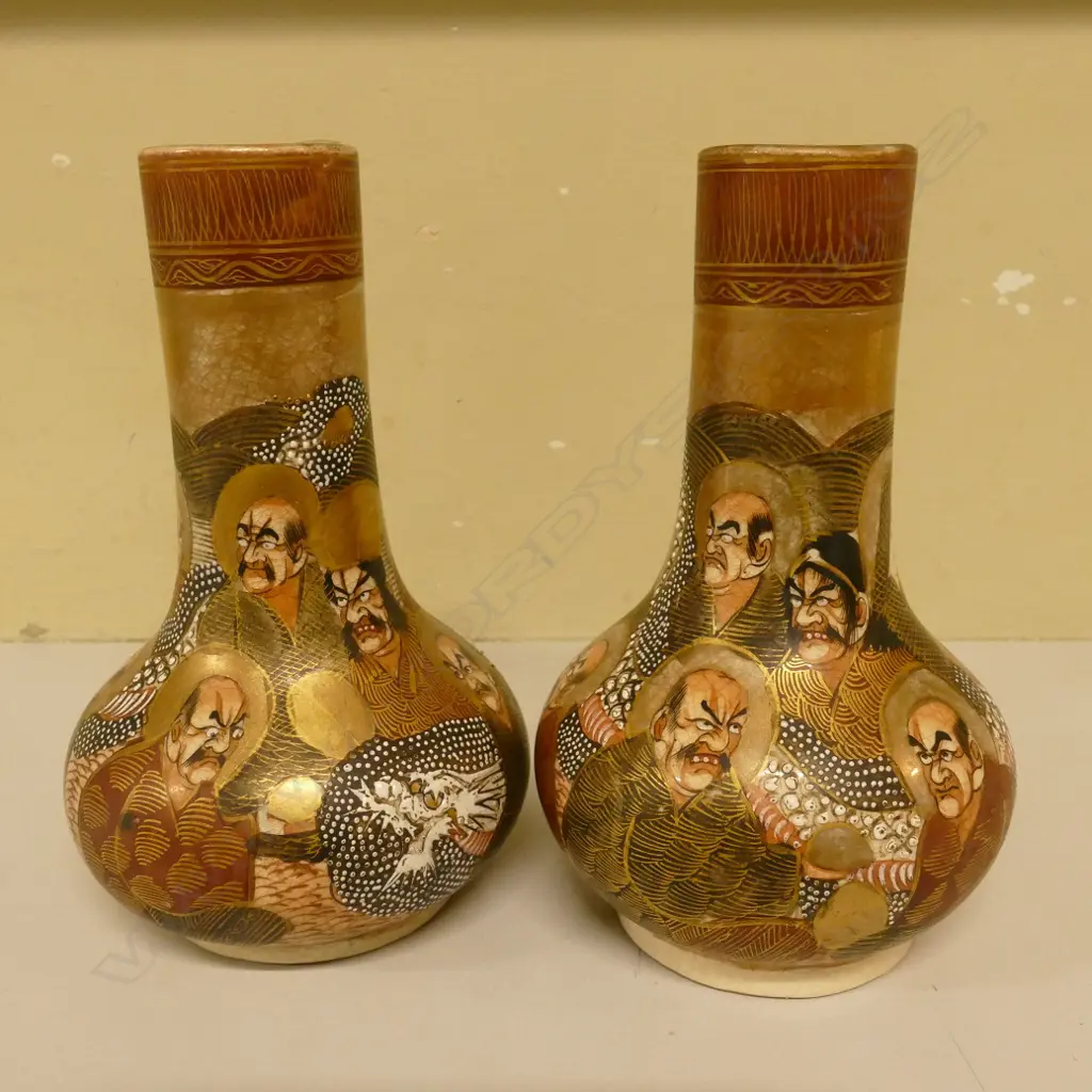 A pair of Satsuma earthenware vases Image 1++