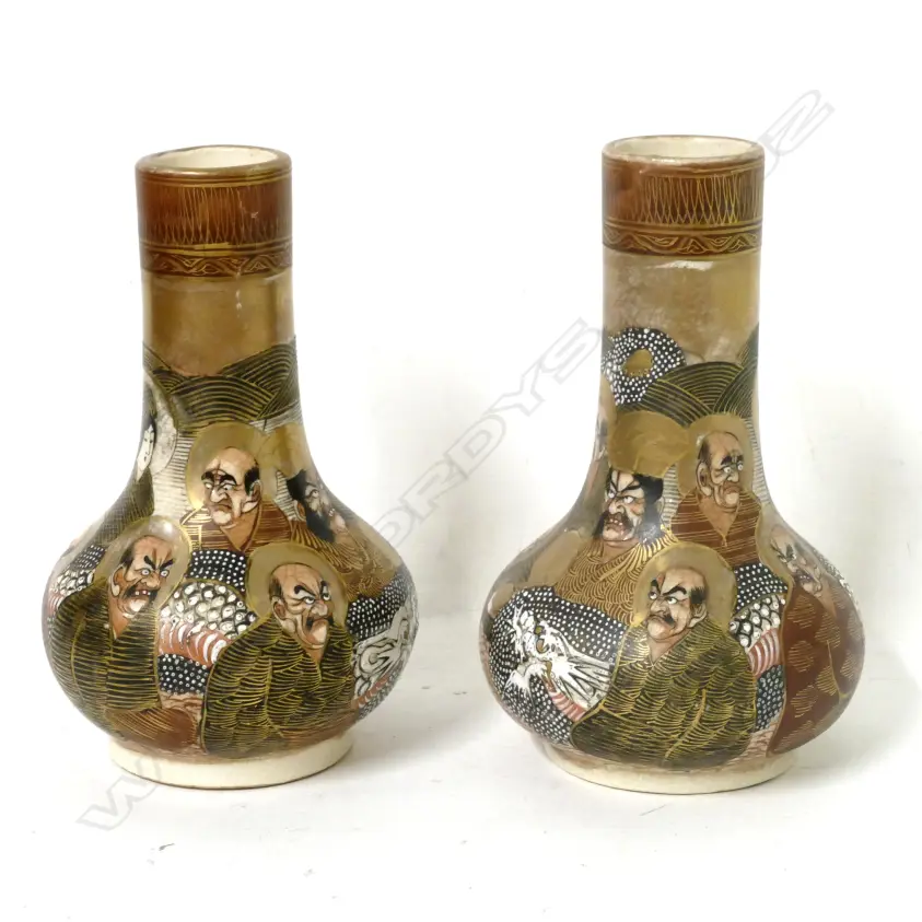 A pair of Satsuma earthenware vases Image 1++
