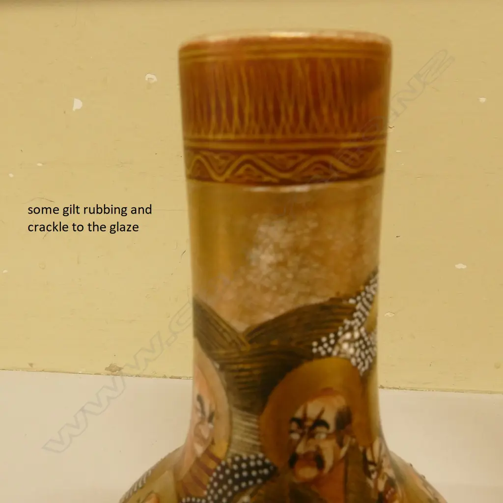 A pair of Satsuma earthenware vases Image 1++