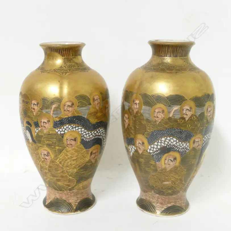 A pair of Satsuma earthenware vases Image 1++