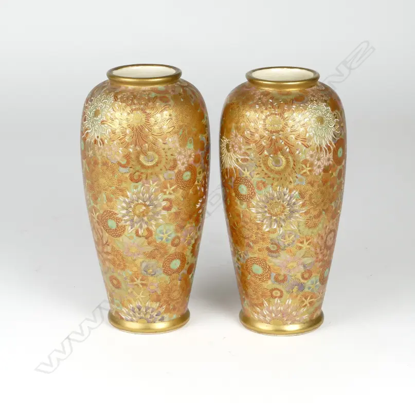A pair of Satsuma vases Image 1++
