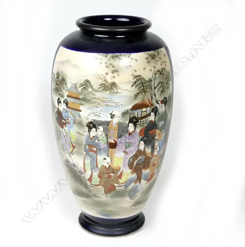 A large Satsuma vase Image 1++