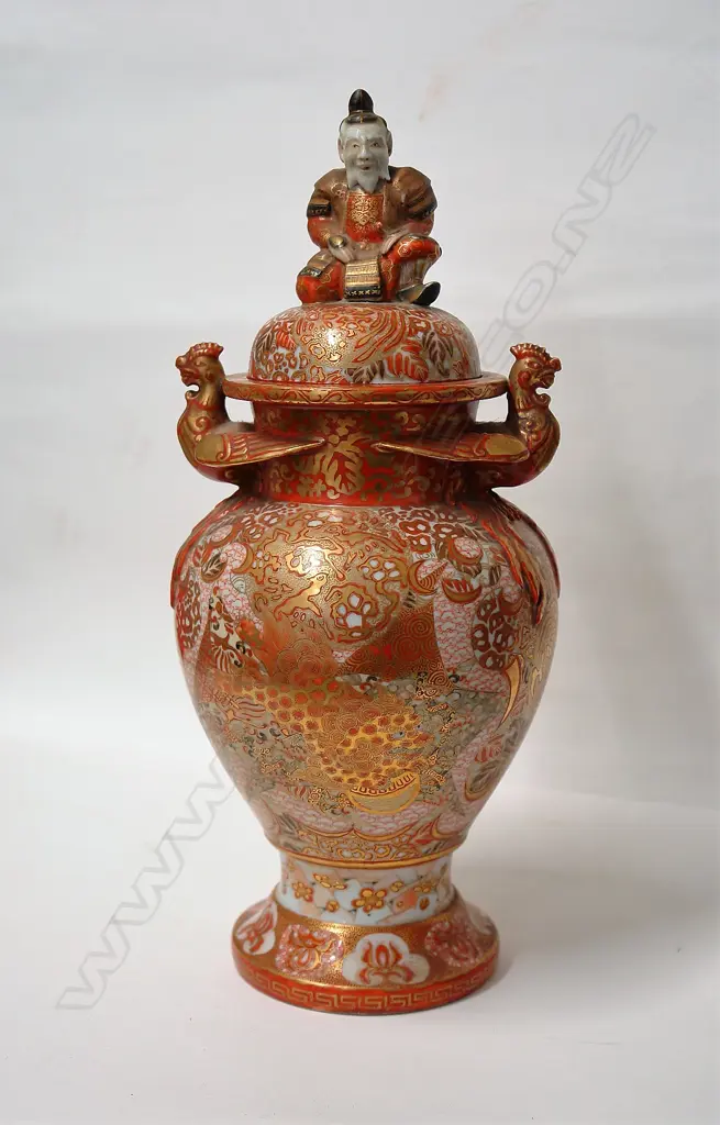 A 19thC Kutani porcelain quality lidded urn Image 1++