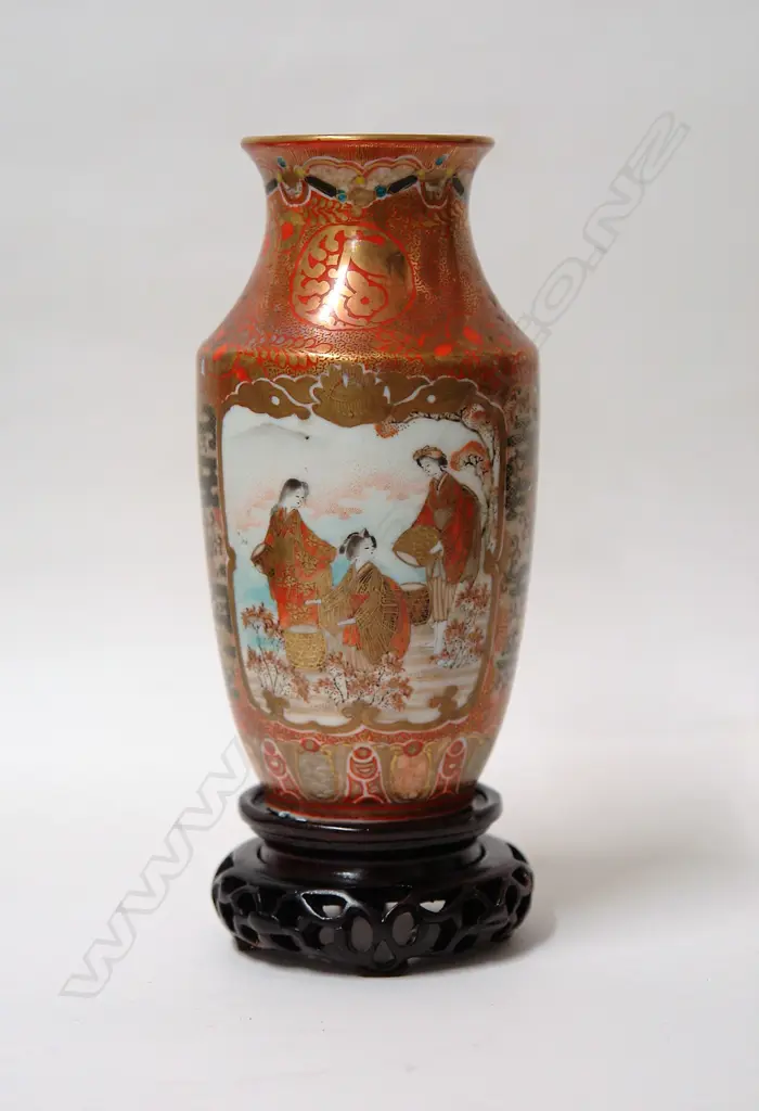 An old Japanese Kutani vase Image 1++