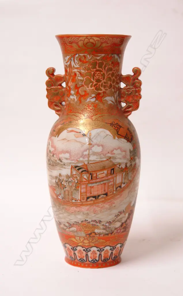 A 19thC Japanese Kutani porcelain vase Image 1++