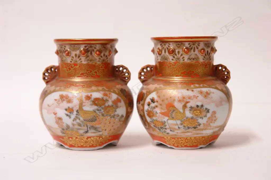 A pair of 19thC Kutani small vases Image 1++
