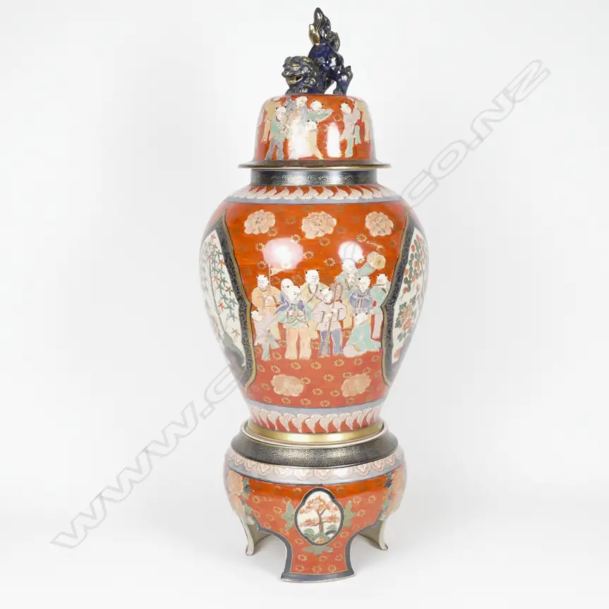 A vintage Japanese large lidded red ground Satsuma jar on stand Image 1++