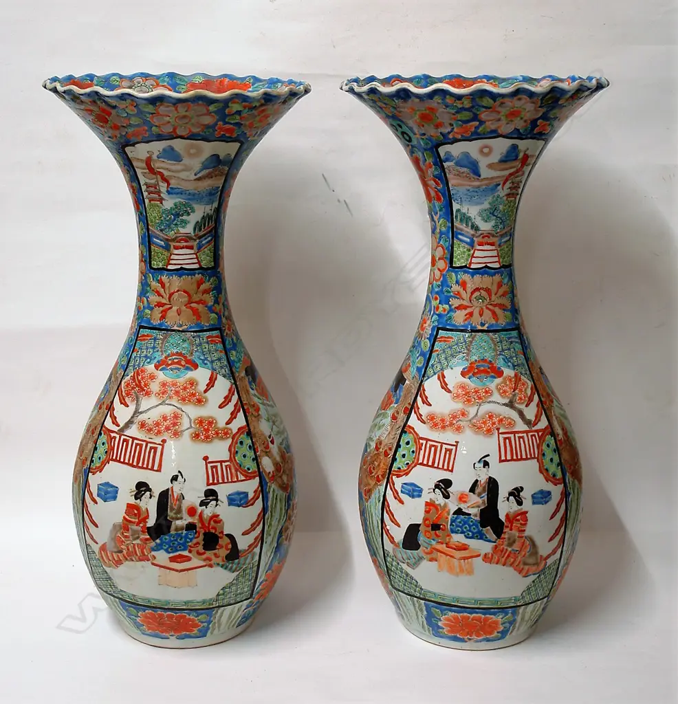 A pair of large and impressive Japanese famille rose vases Image 1++