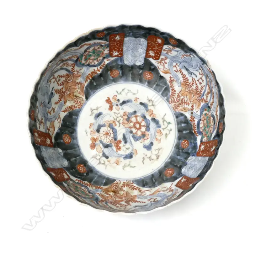 A Japanese Imari porcelain deep bowl Image 1++