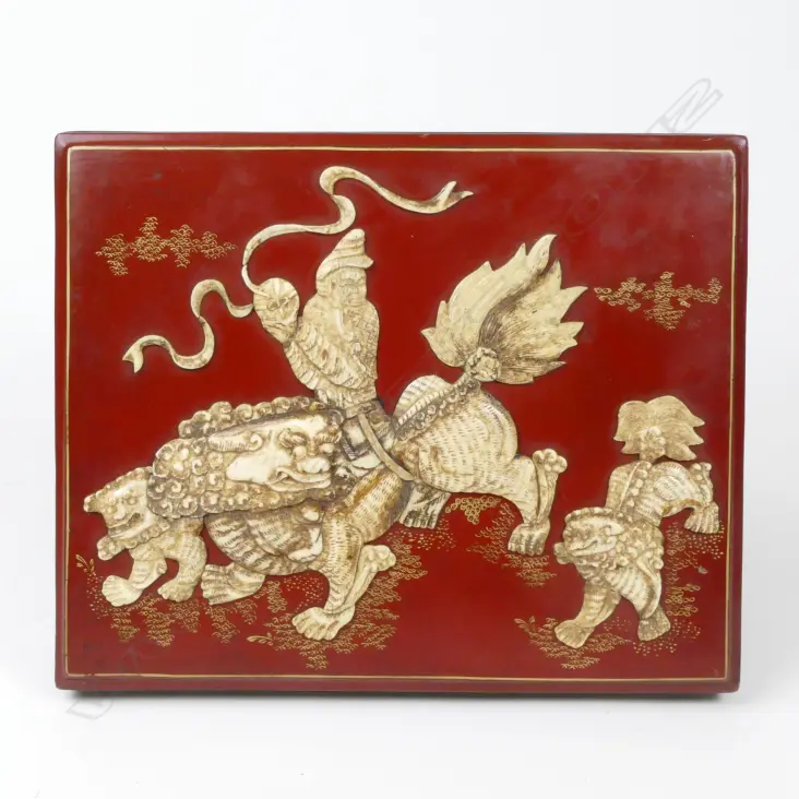 A Japanese Meiji-period decorative red lacquer and carved bone box Image 1++