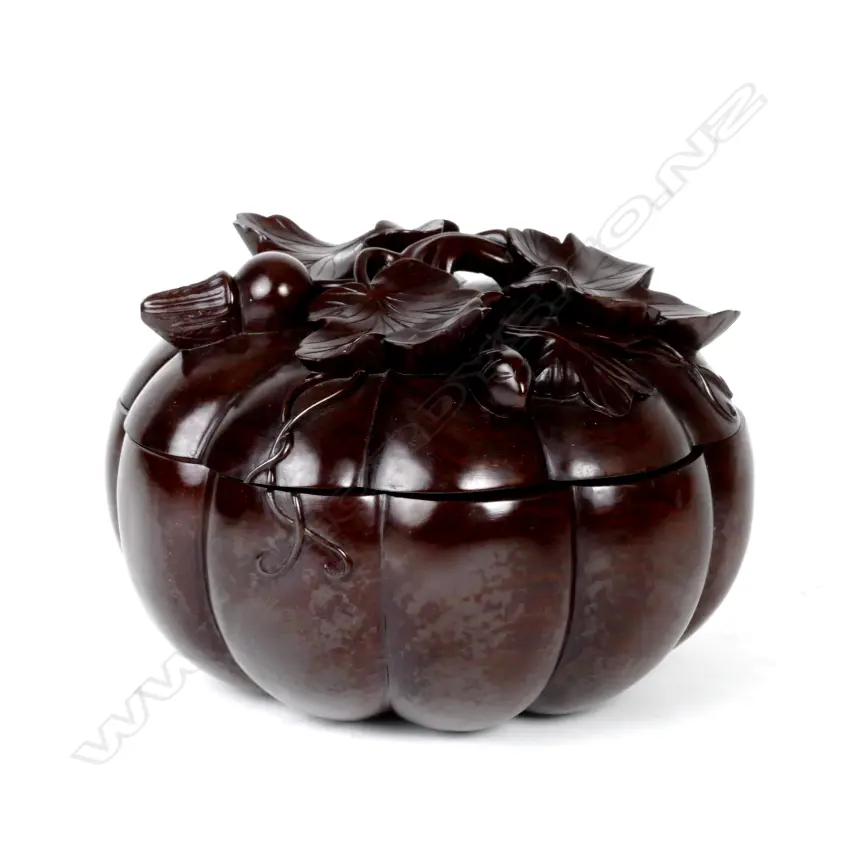 A fine Oriental rosewood carved lidded box Image 1++