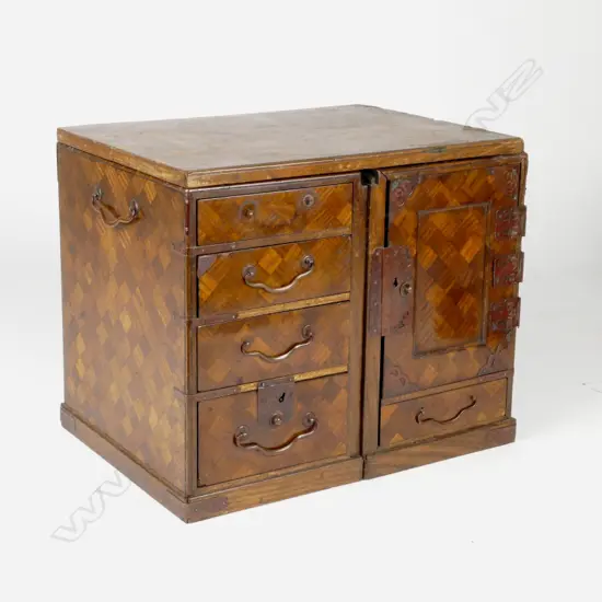 A small Japanese jewellery chest