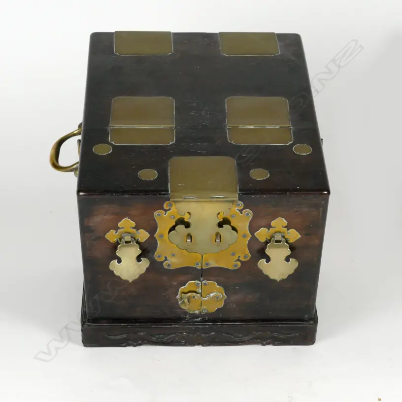 A small Chinese rosewood dressing and jewellery chest Image 1++