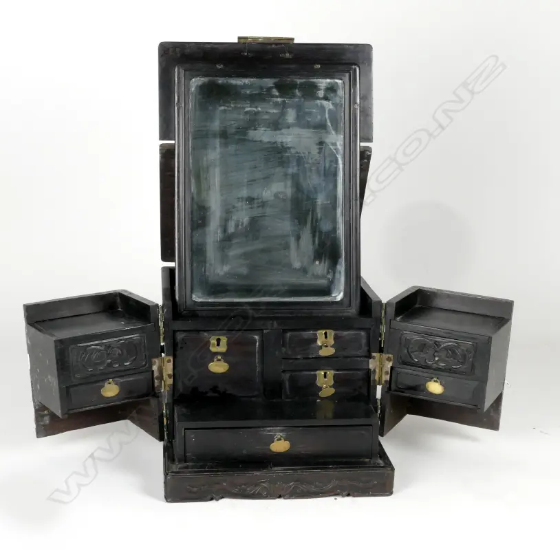 A small Chinese rosewood dressing and jewellery chest Image 1++