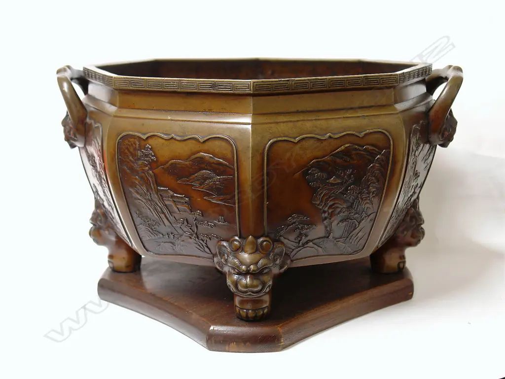 A good large Japanese Meiji period bronze hibachi Image 1++