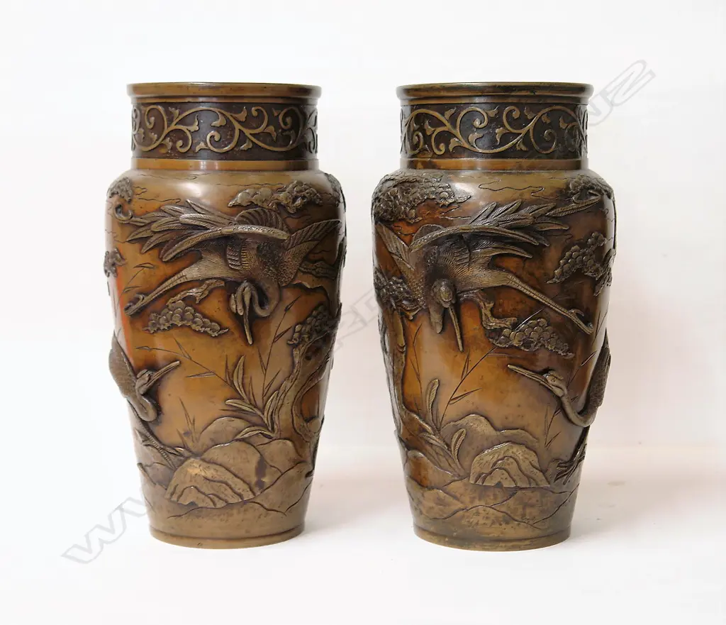 A pair of good quality Japanese Meiji period decorative bronze vases Image 1++