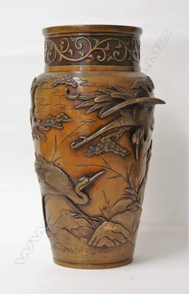 A pair of good quality Japanese Meiji period decorative bronze vases Image 1++