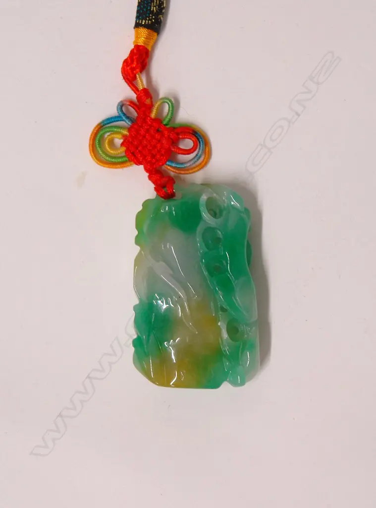 A Chinese carved jade pendant Image 1++
