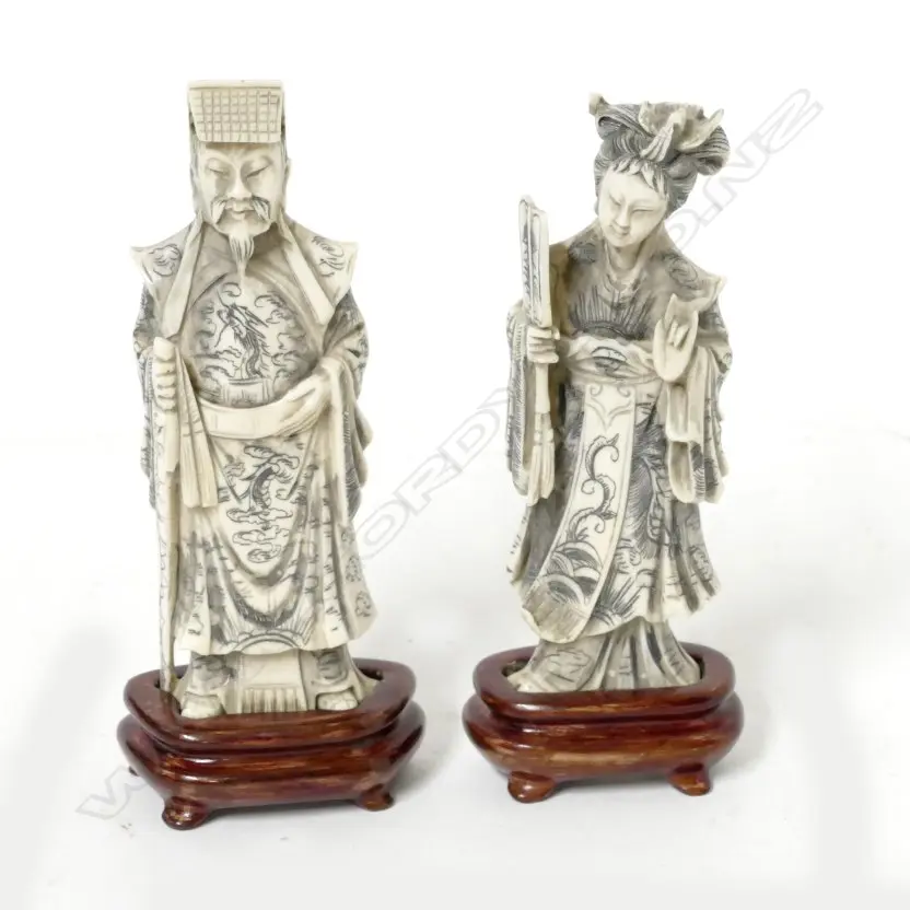 A pair of Chinese carved ivory figures Image 1++