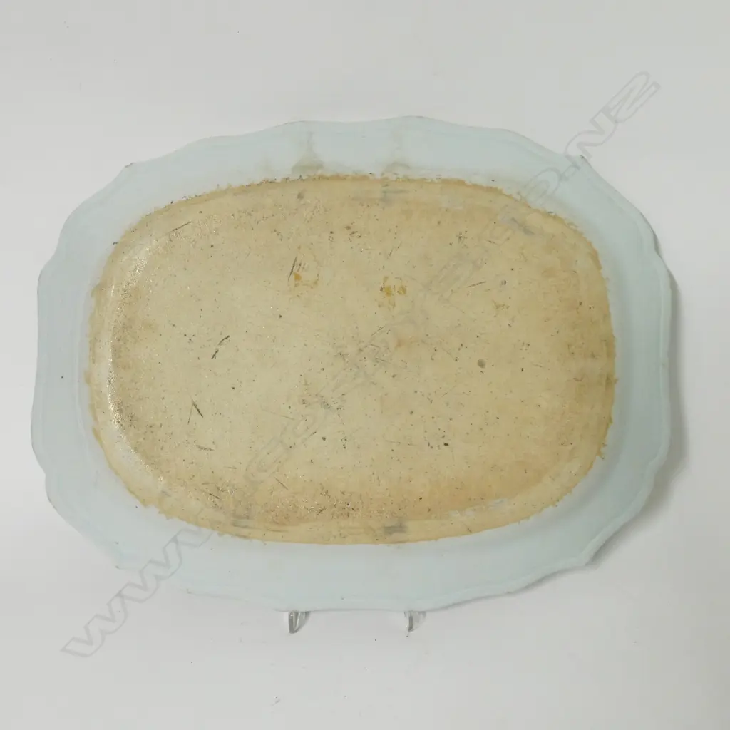 A Chinese export ware porcelain armorial ashette Image 1++