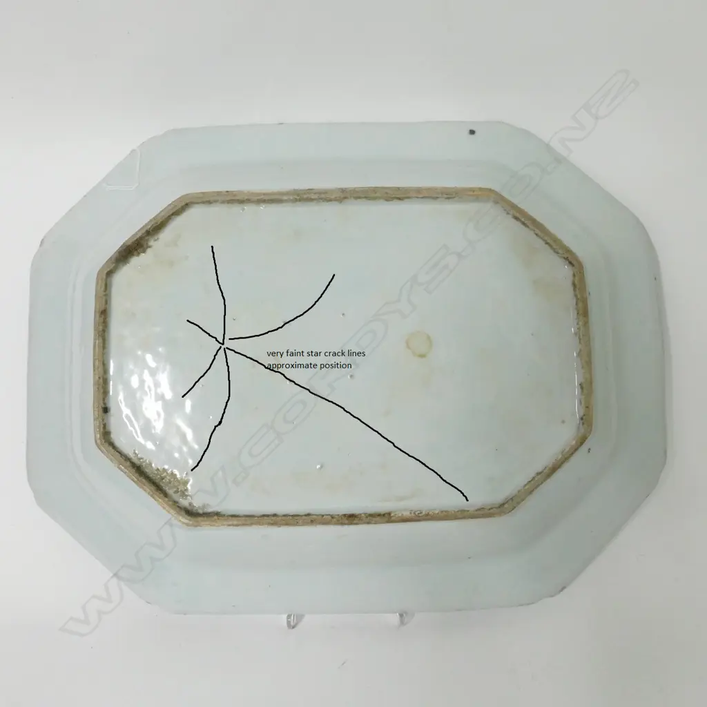 An 18thC blue and white lozenge shaped dish Image 1++