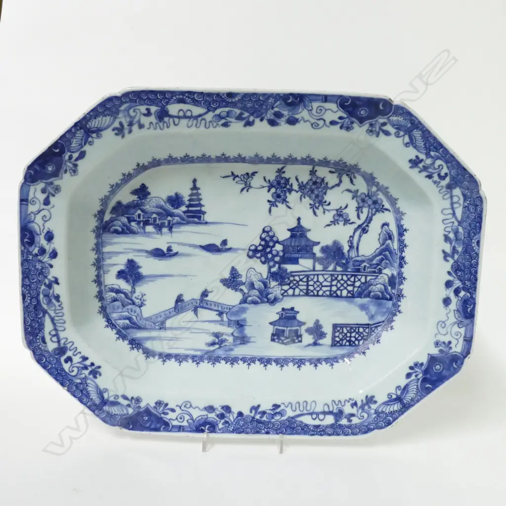 An 18thC blue and white lozenge shaped dish Image 1++