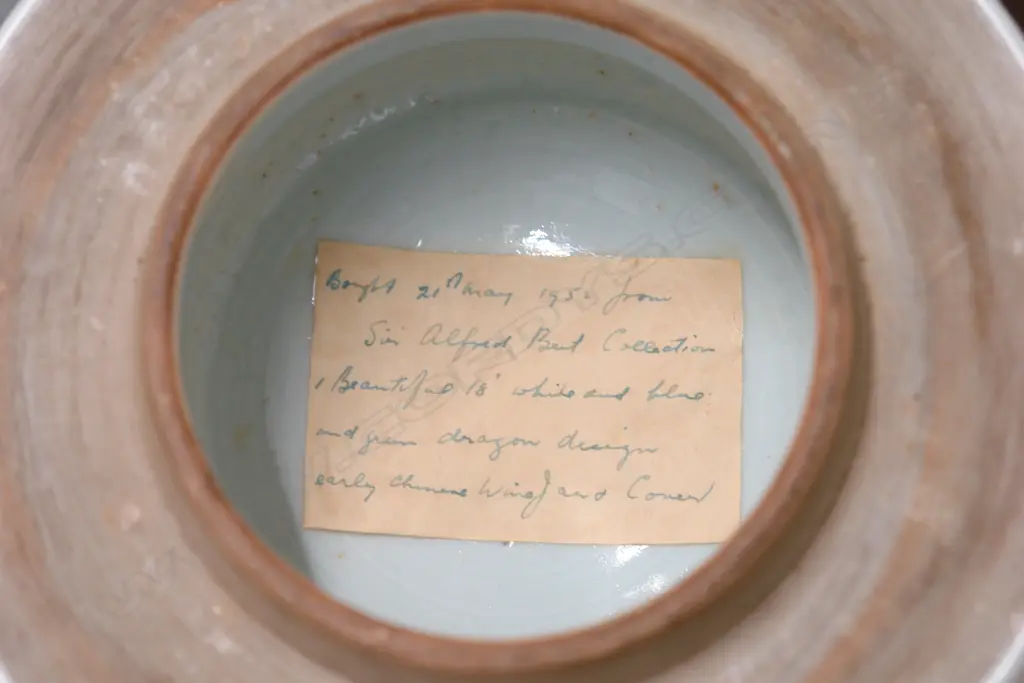 An old Chinese wucai decorated lidded jar Image 1++
