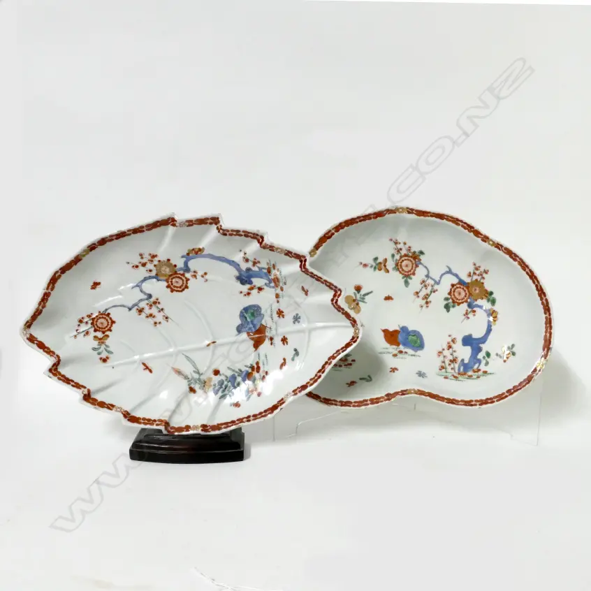 A pair of Chinese Kakiemon porcelain leaf-shaped dishes Image 1++