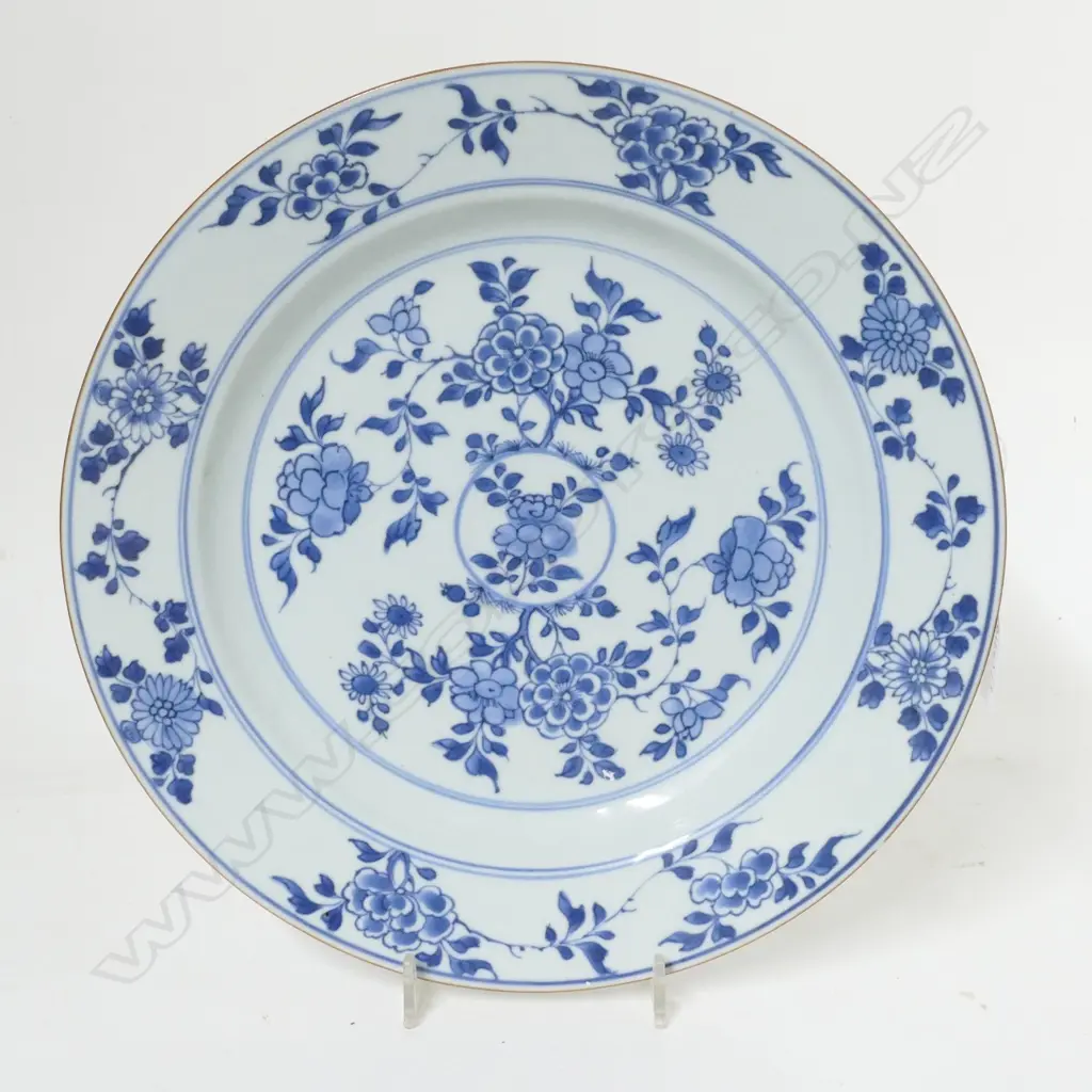 A Chinese export ware porcelain blue and white plate Image 1++