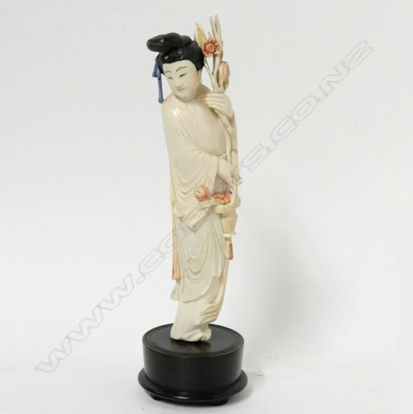 A Chinese ivory figurine Image 1++