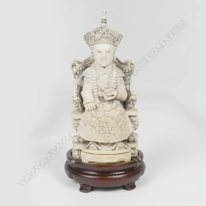 A Chinese carved solid ivory figure of an empress Image 1++