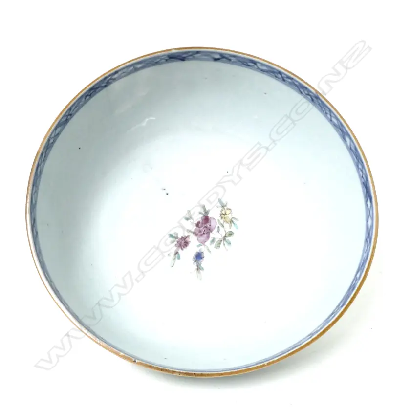 A Chinese famille rose porcelain bowl Image 1++