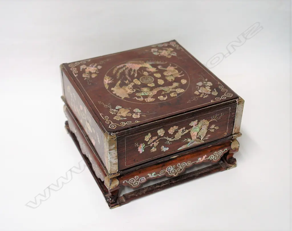 An old Oriental rosewood lidded box Image 1++