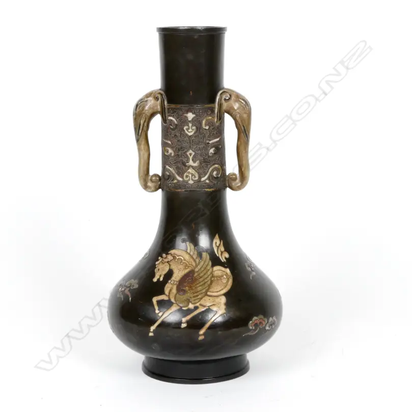 An old Chinese bronze vase Image 1++