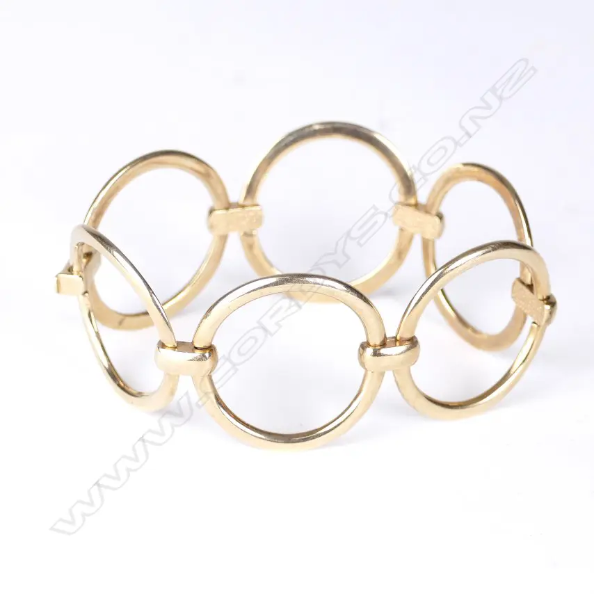 A retro 9ct. gold bracelet Image 1++