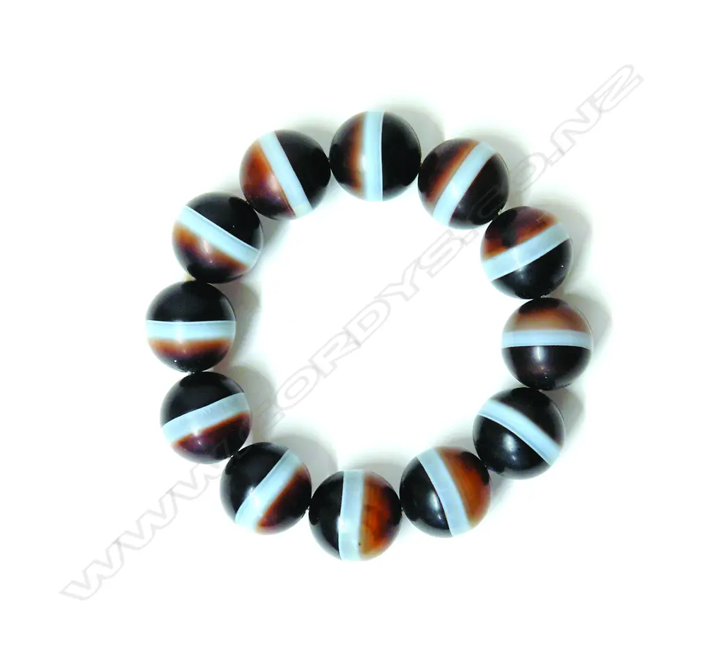 A banded agate bead bracelet Image 1++