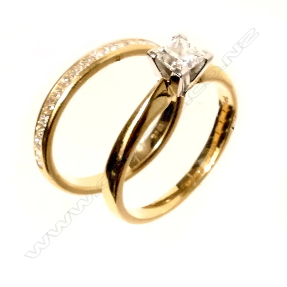 An 18ct. gold and diamond ring set Image 1++